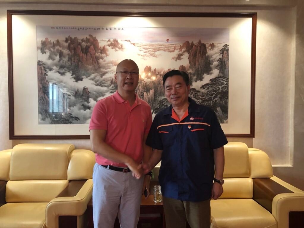  Shen Jianyu, Chief Executive Officer of Xinfengming Group Co. together with Oerlikon Manmade Fibers Solutions Sales Director Felix Chau and Sales Manager Wang Xiaoxin at the signing of the contract for eight new staple fiber lines from Oerlikon Neumag