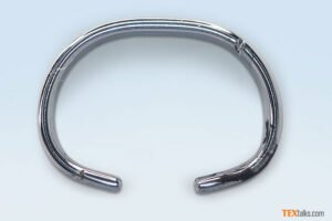 Abrasive wear at yarn/traveler passage with a standard traveler