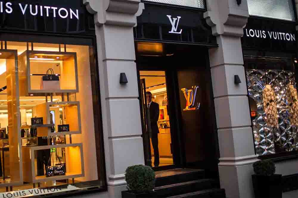 Louis Vuitton showcases its classic designs in geometric at Paris Fashion  Week - TEXtalks